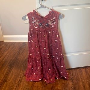 Lace dress with floral embroidery